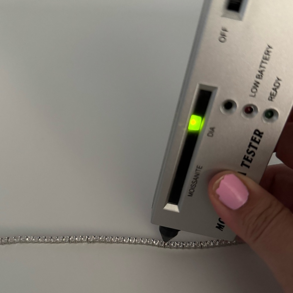 18k 9.2ct Tennis Bracelet - Picture 13 of 14